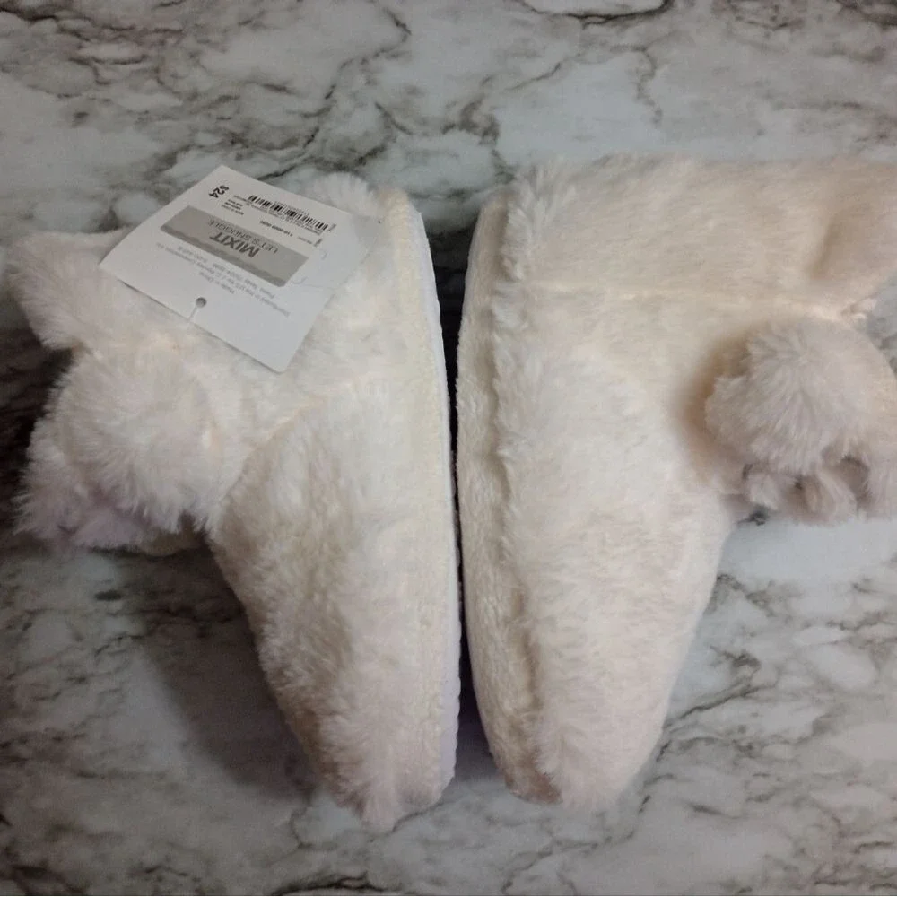 Mixit Cream Color Slipper Boots with Embroidered Owl Detail Size Medium 1-2